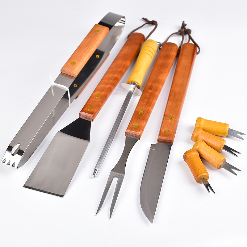 Best price 9 pcs wooden handle bbq grilling tools barbecue tools in a nylon carry bag