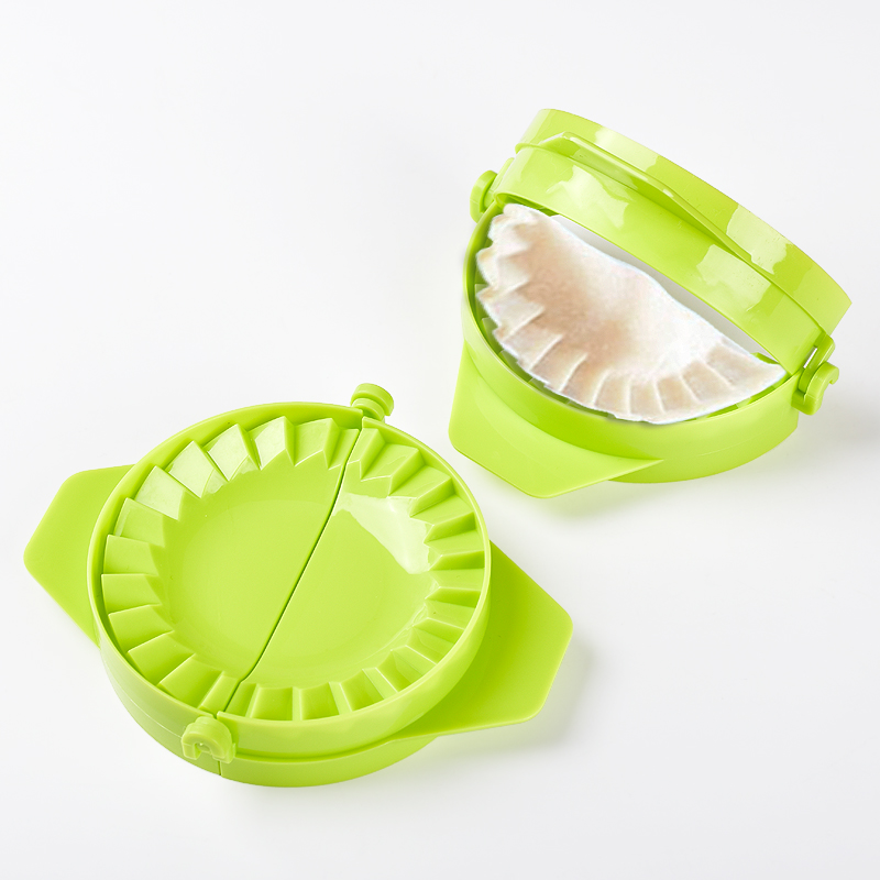 Convenient manual plastic dumpling mould