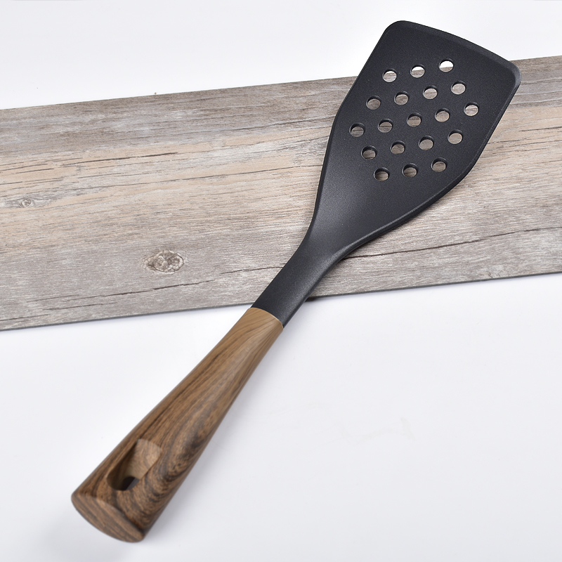 2018 New arrival supermarket best heat-resistant plastic kitchen accessories wooden utensils